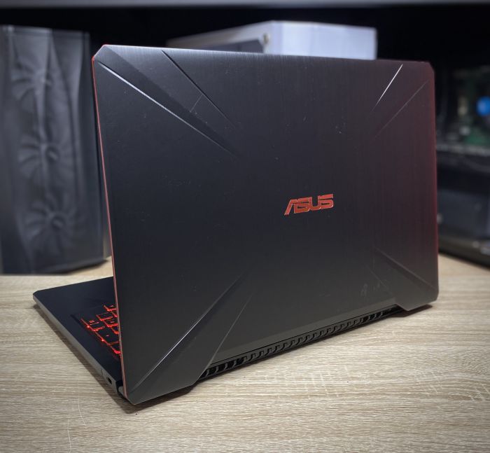 Ноутбук ASUS TUF  i5-8300H 16Gb 256SSD GTX1050 Б/В