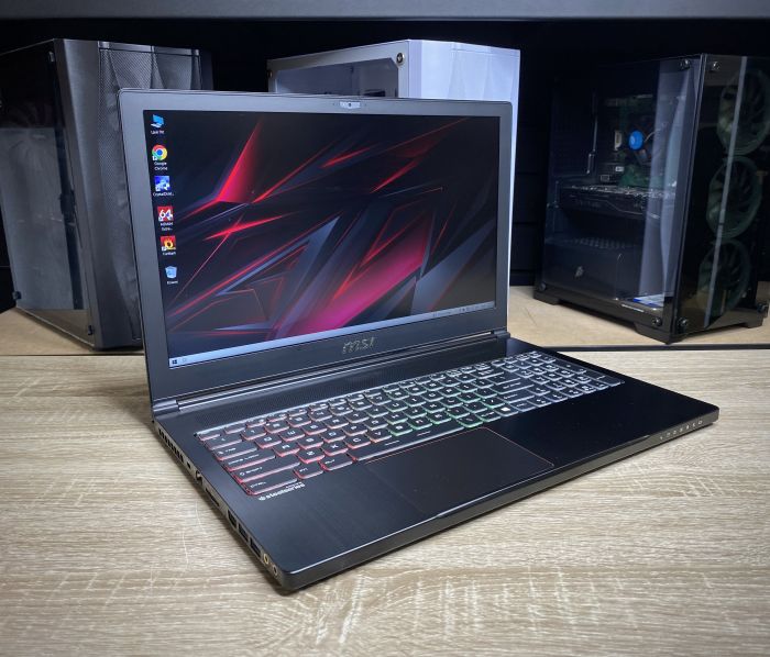 Ноутбук MSI Gs 63 I7-7700HQ 16Gb 256Gb 1Tb HDD GTX 1060 Б/В