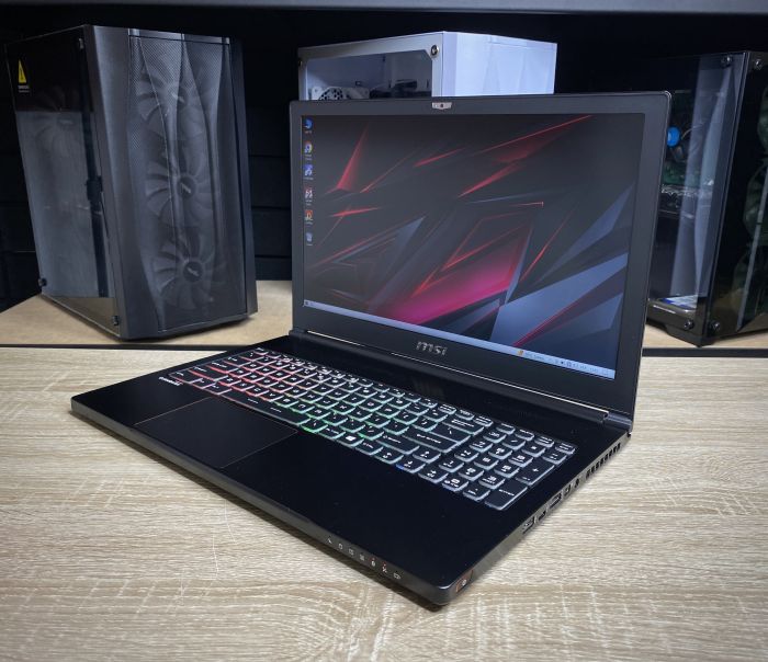Ноутбук MSI Gs 63 I7-7700HQ 16Gb 256Gb 1Tb HDD GTX 1060 Б/В