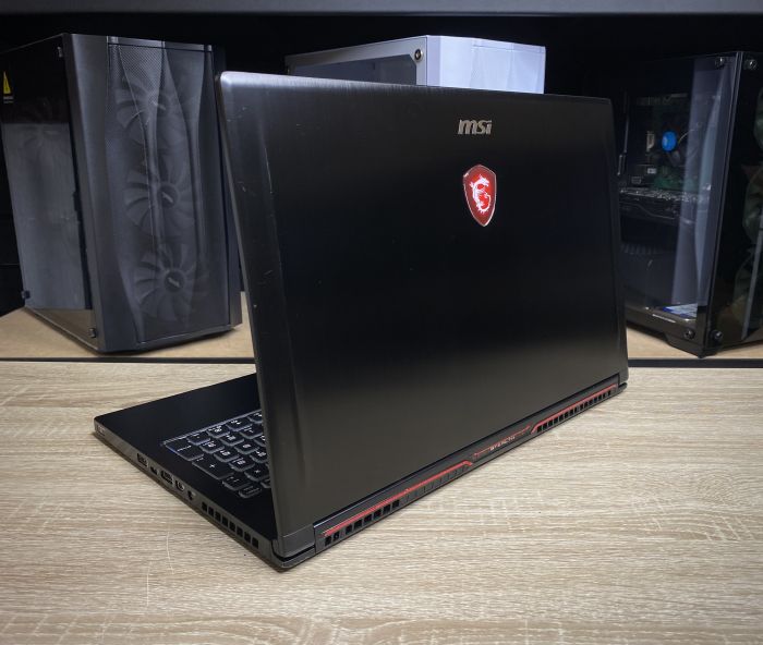 Ноутбук MSI Gs 63 I7-7700HQ 16Gb 256Gb 1Tb HDD GTX 1060 Б/В