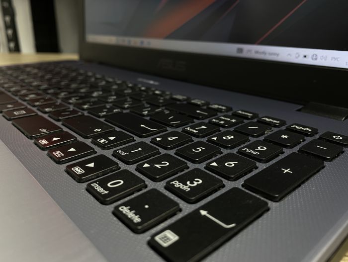 Ноутбук ASUS VivoBook i3-8130U 16Gb 480Gb + 480Gb SSD MX130 Б/В