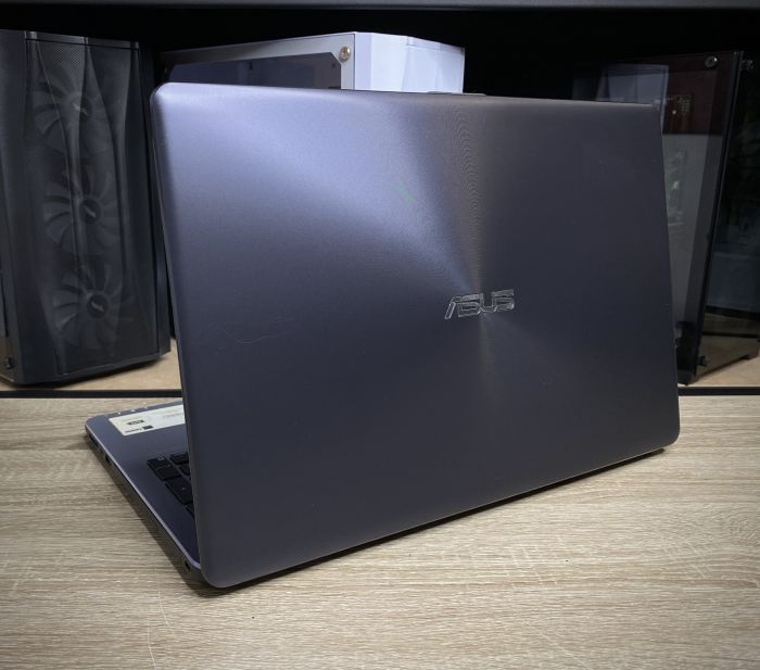 Ноутбук ASUS VivoBook i3-8130U 16Gb 480Gb + 480Gb SSD MX130 Б/В