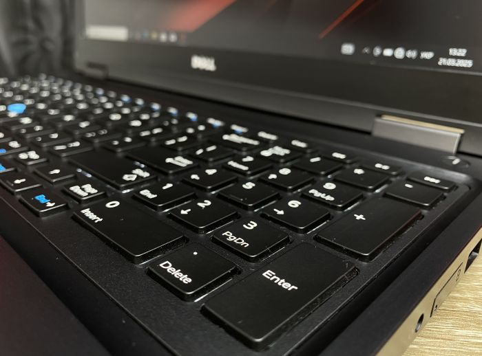 Ноутбук Dell Latitude 5580 i5-6440HQ 8Gb 256SSD 940MX Б/ВВ