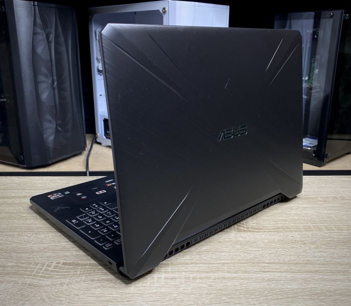 Ноутбук ASUS Tuf Ryzen 5 3550H 8Gb 512SSD GTX1050 Б/В