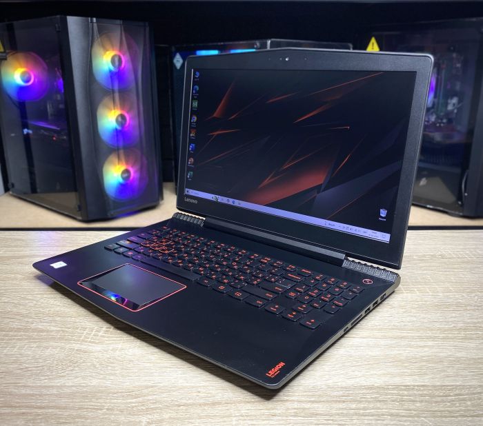 Lenovo Y520-15IKBN I5-7300HQ  8 GB  SSD 256 GB GTX 1050 Б/В