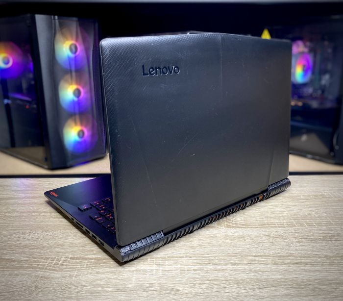 Lenovo Y520-15IKBN I5-7300HQ  8 GB  SSD 256 GB GTX 1050 Б/В