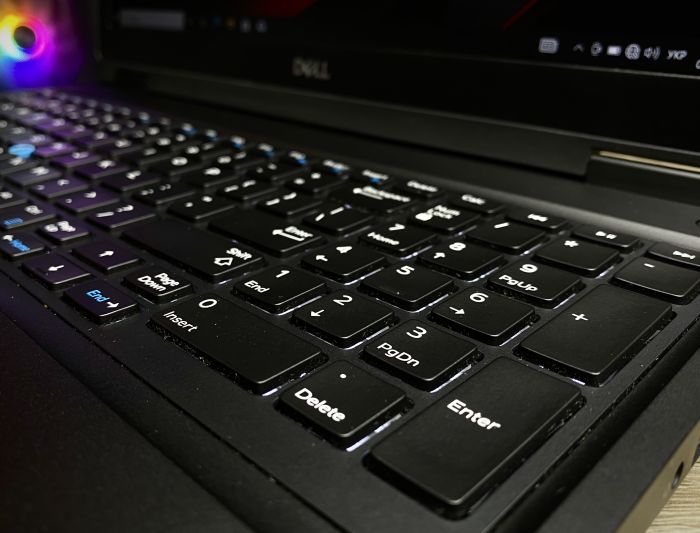 Ноутбук Dell 5591 i5-8400H 8Gb 256SSD Nvidia MX130