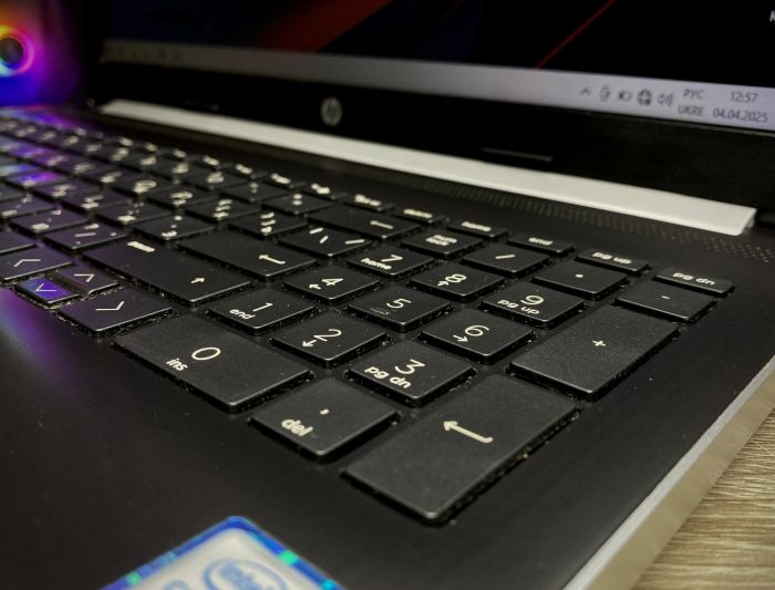 Ноутбук HP I3-7020U 8Gb 120SSD MX110 Б/В