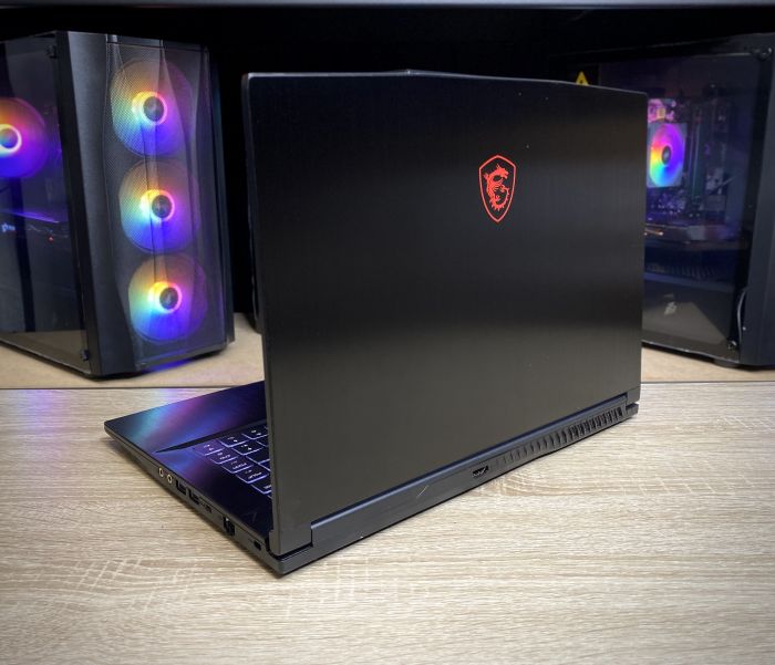 Ноутбук MSI I5-9300H 16Gb 600HDD 256Gb SSD GTX1650 Б/В
