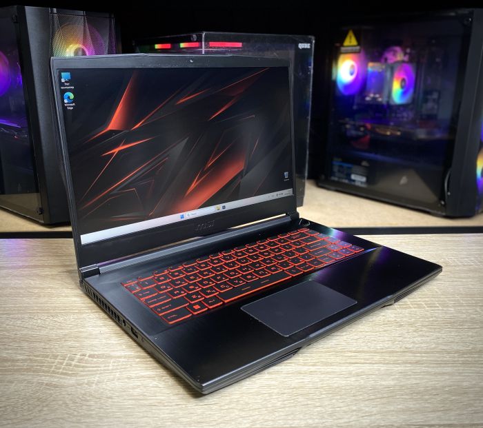 Ноутбук MSI i5-8300H 24Gb 1Tb HDD 256Gb SSD GTX1050 Ti Б/В