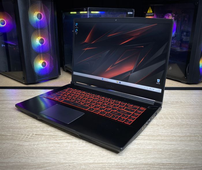 Ноутбук MSI i5-8300H 24Gb 1Tb HDD 256Gb SSD GTX1050 Ti Б/В