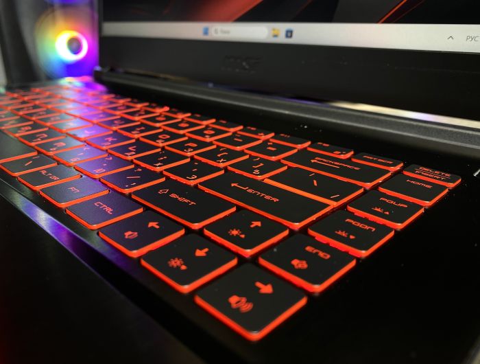 Ноутбук MSI i5-8300H 24Gb 1Tb HDD 256Gb SSD GTX1050 Ti Б/В