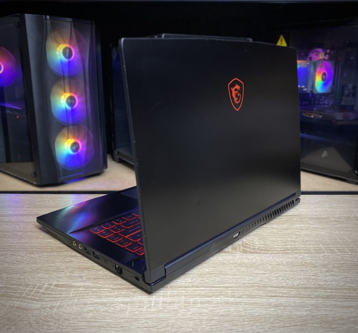 Ноутбук MSI i5-8300H 24Gb 1Tb HDD 256Gb SSD GTX1050 Ti Б/В