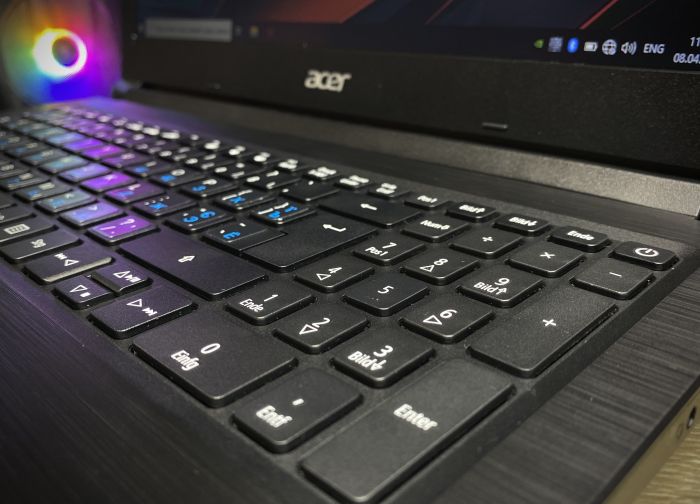 Ноутбук Acer Aspire 3 i5-7200U 12Gb 512SSD MX130 Б/В