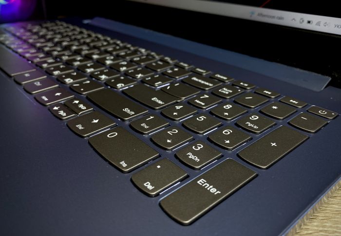 Ноутбук Lenovo Ideapad 330-15ICH i5-8300H 16Gb 120Gb SSD 1Tb HDD Nvidia GTX1050-4Gb Б/В