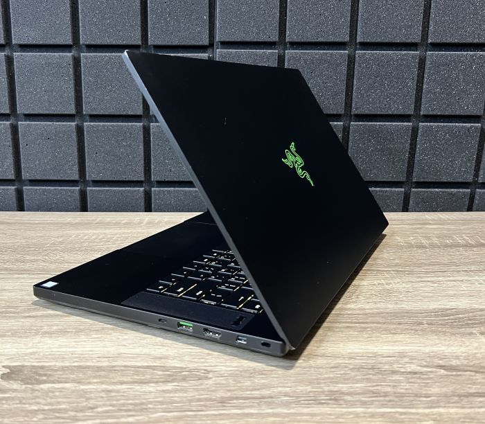Ноутбук Razer Blade i7-8750H/32GB/512SSD/GTX1060-6GB Б/В