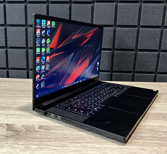 Ноутбук Razer Blade i7-8750H/32GB/512SSD/GTX1060-6GB Б/В