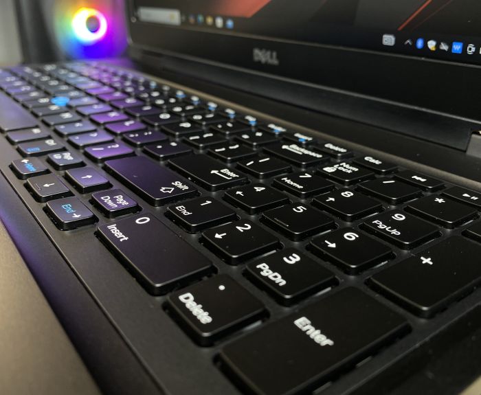 Ноутбук Dell Latitude 5591 I7-7820HQ 8Gb 256SSD 940MX Б/В