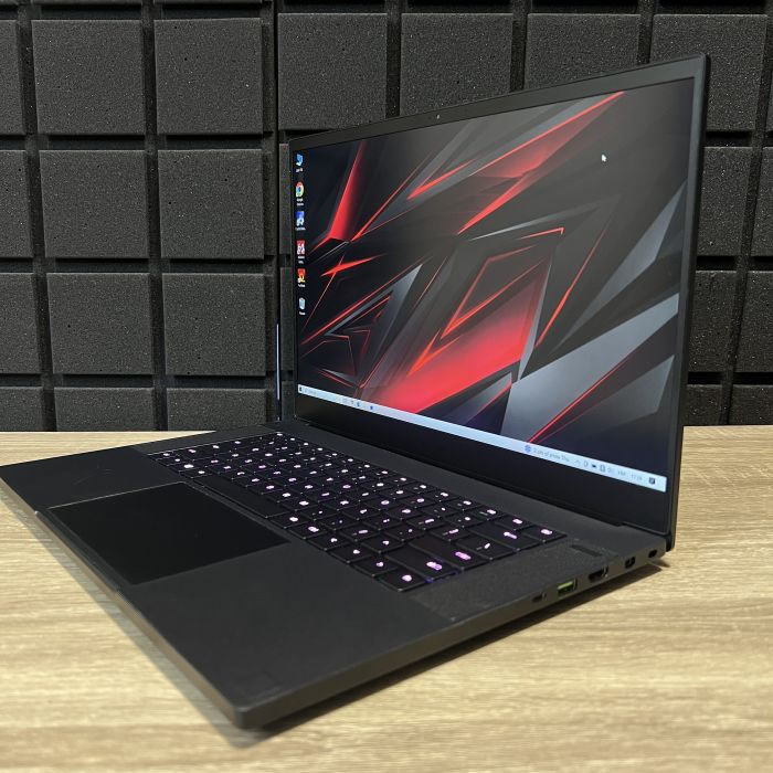 Ноутбук Razer Blade 144Hz i7-8750H/16GB/512SSD/GTX1070-8GB Б/В