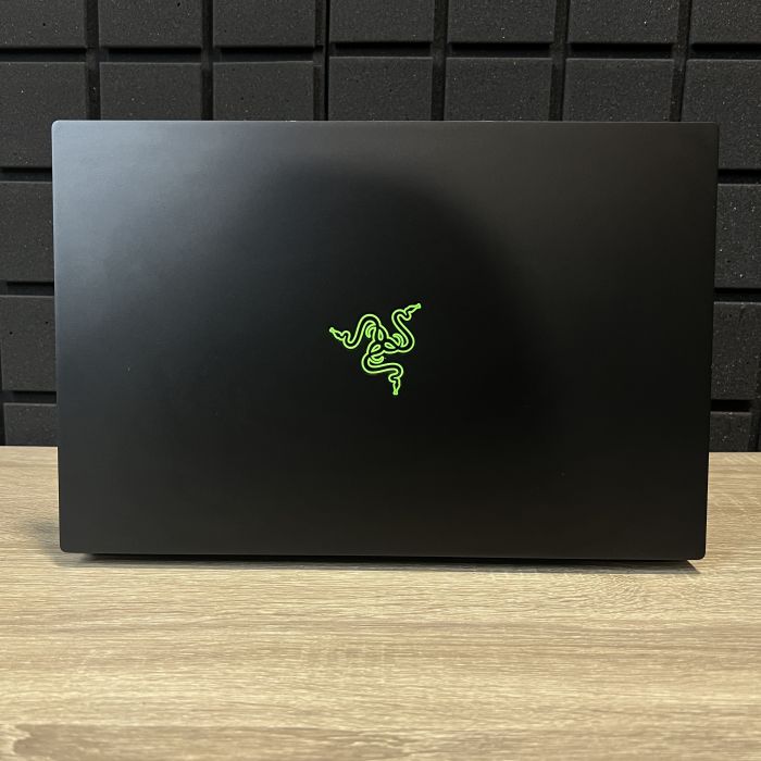 Ноутбук Razer Blade 144Hz i7-8750H/16GB/512SSD/GTX1070-8GB Б/В