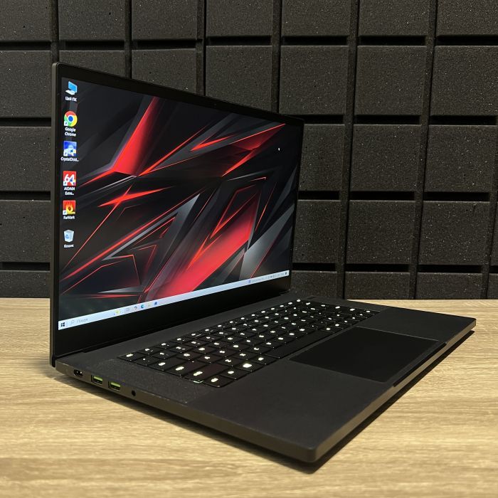 Ноутбук Razer Blade 144Hz i7-8750H/16GB/512SSD/GTX1070-8GB Б/В