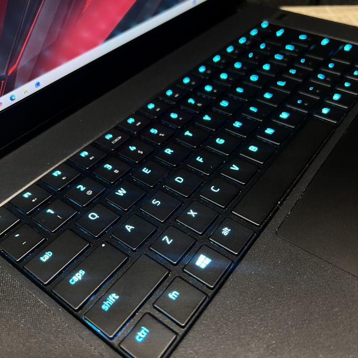 Ноутбук Razer Blade 144Hz i7-8750H/16GB/512SSD/GTX1070-8GB Б/В