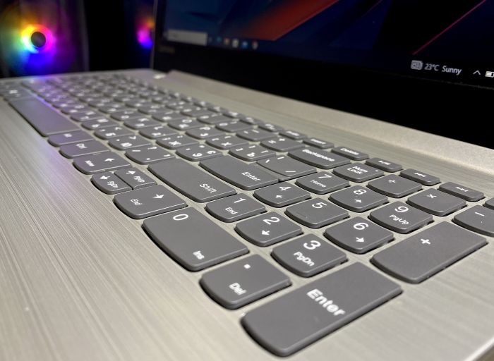 Ноутбук Lenovo i3-7020U 8Gb 512SSD MX150 Б/В