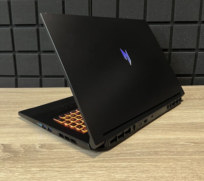 Ноутбук Acer Nitro ANV17-41 144Hz Ryzen 7 260/32Gb/1TbSSD/RTX5070-8GB (Ор.Кор) Б/В