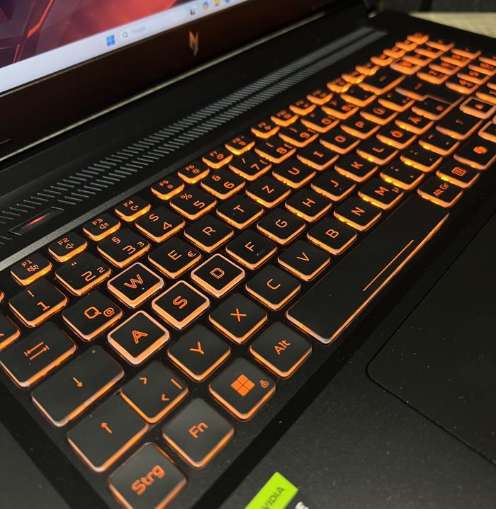 Ноутбук Acer Nitro ANV17-41 144Hz Ryzen 7 260/32Gb/1TbSSD/RTX5070-8GB (Ор.Кор) Б/В