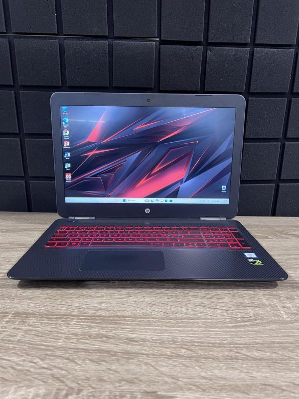 ноутбук HP Omen 15.6 60гц/i5 7300HQ/8gb /128SSD+HDD 1TB /GTX 1050 Б/В