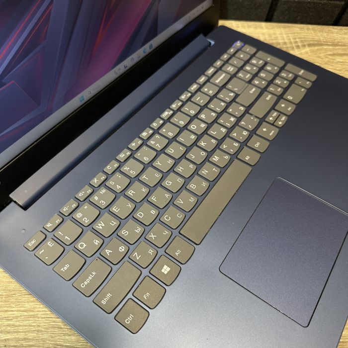 Ноутбук Lenovo 330-15IKB i3-7020U/8Gb/256SSD/Nvidia MX150-2Gb