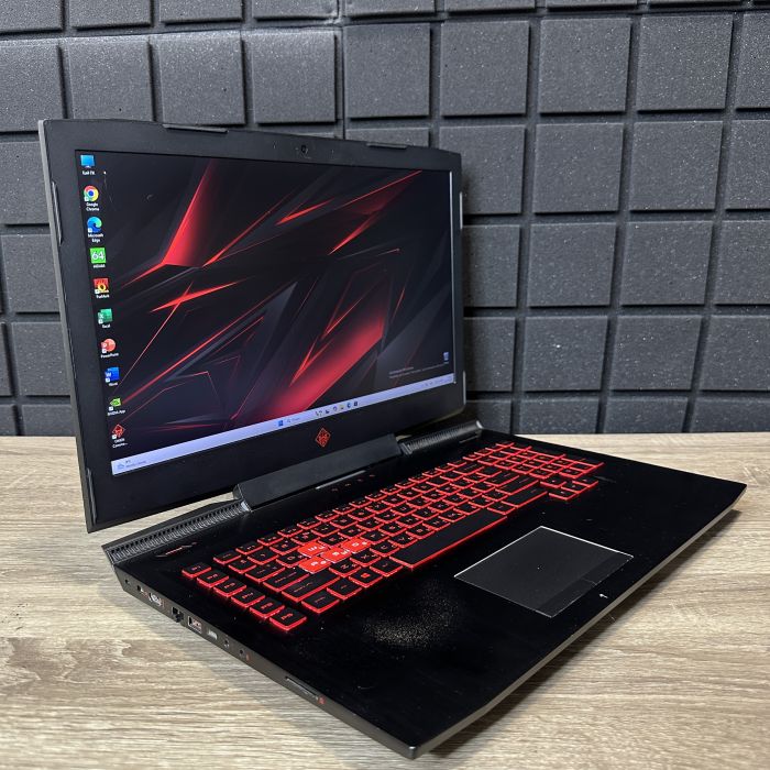 Ноутбук HP Omen 17" i7-7700HQ 16Gb 256SSD GTX1070 Б/В