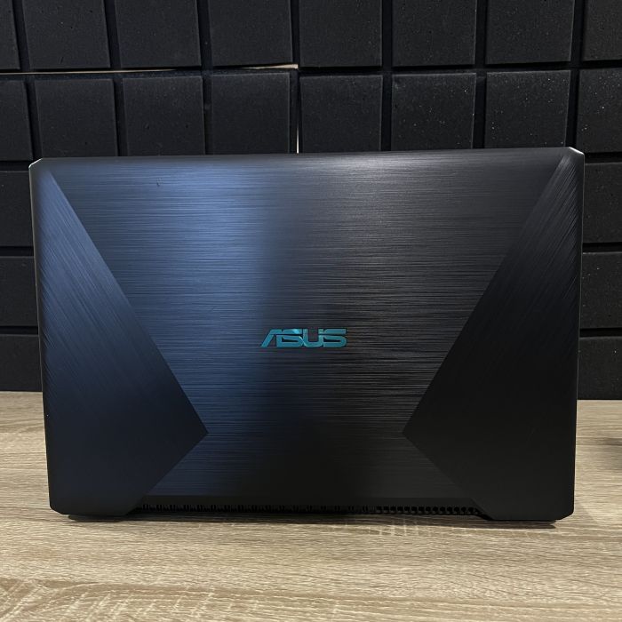 Ноутбук Asus VivoBook X570UD i5-8250U/16Gb/128SSD+1TbHDD/GTX1050-4GB Б/В