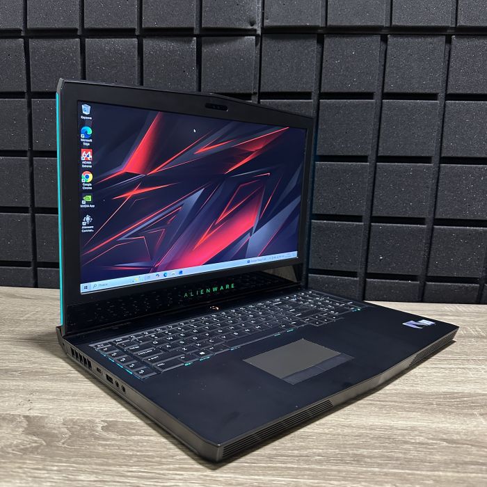 Ноутбук Dell Alienware 17 R4 i7-7700HQ/16Gb/512SSD/Nvidia GTX1070-8Gb Б/В