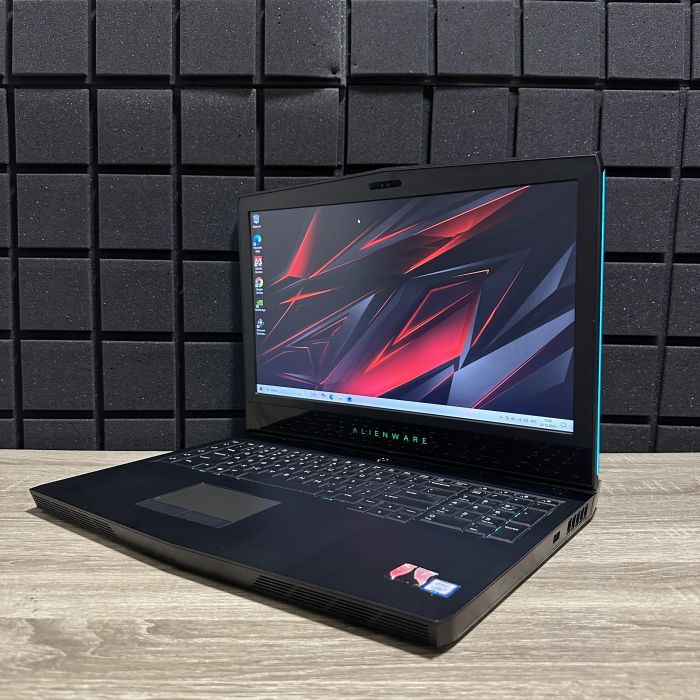 Ноутбук Dell Alienware 17 R4 i7-7700HQ/16Gb/512SSD/Nvidia GTX1070-8Gb Б/В