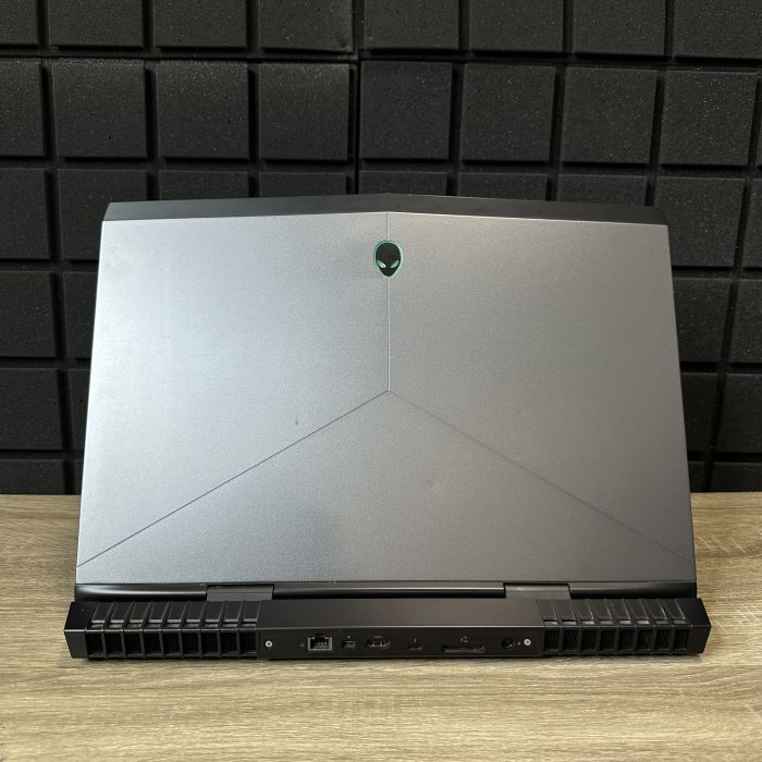 Ноутбук Dell Alienware 17 R4 i7-7700HQ/16Gb/512SSD/Nvidia GTX1070-8Gb Б/В