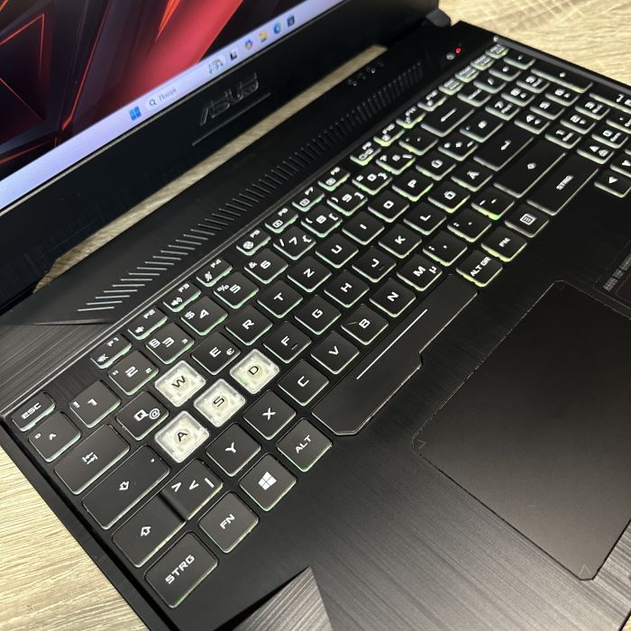 Ноутбук Asus Tuf Gaming 144Hz Ryzen 7-3750H/16GB/512SSD/RTX 2060-6GB Б/В