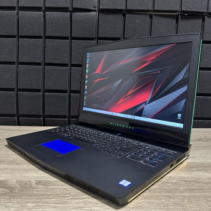 Ноутбук Dell Alienware 17 R4 i7-6700HQ/16Gb/128SSD+1Tb HDD/Nvidia GTX1070-8Gb Б/В