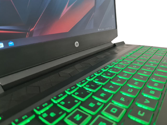 Ігровий ноутбук HP Pavilion 15-ec2065nf AMD Ryzen 5 5600H 8Gb 512SSD RTX3050-4 GB Б/В