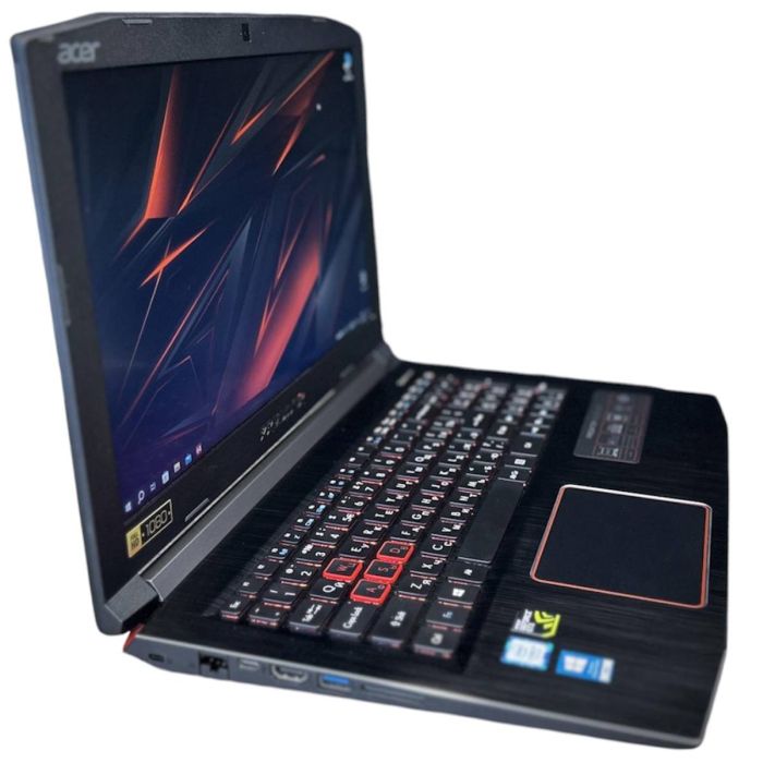 Ноутбук Acer Predator Helios 300 і7-7700 HQ 32GB 240GB SSD Nvidia GTX1060 Б/В