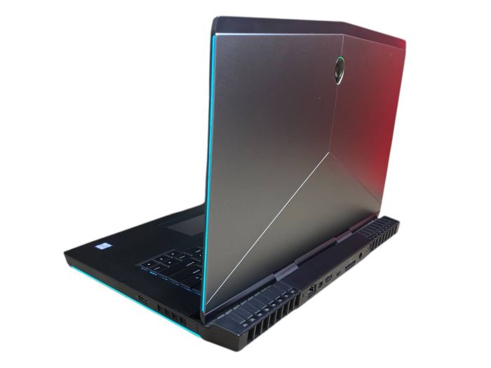 Ноутбук Dell Alienware 15 R3  I7-7700HQ 16GB 1 TB HDD 250 GB SSD GTX 1070 Б/В